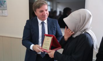 Otizmli oğlunun eğitimi için işini bıraktı