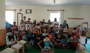 AK Kadınlar Çocukların Yüzünü Güldürdü