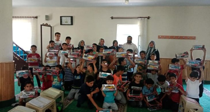 AK Kadınlar Çocukların Yüzünü Güldürdü