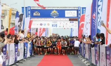 Tirilye’nin tarihi sokaklarında nefes kesen koşu