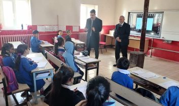 Susuz Kaymakamı Tutal, eğitim camiasıyla bir araya gelmeye devam ediyor