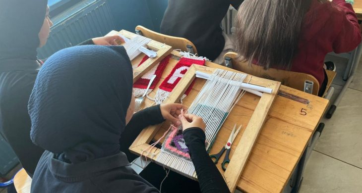 “Kars’ta Liseliler Unutulan Halı Dokuma Sanatını İlmek İlmek Geleceğe Taşıyor”
