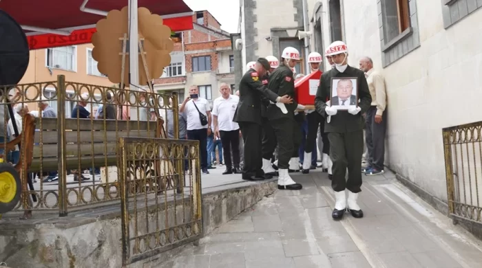 Emekli Hava Astsubay Şeref Özdemir askeri törenle son yolculuğuna uğurlandı