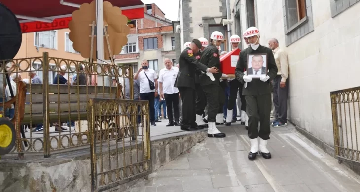 Emekli Hava Astsubay Şeref Özdemir askeri törenle son yolculuğuna uğurlandı