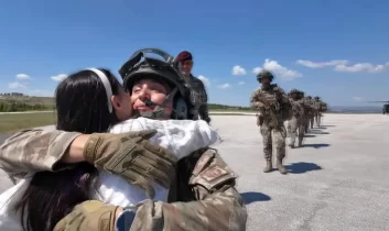 TSK personelinden kara, hava ve denizde Babalar Gününe özel kutlama