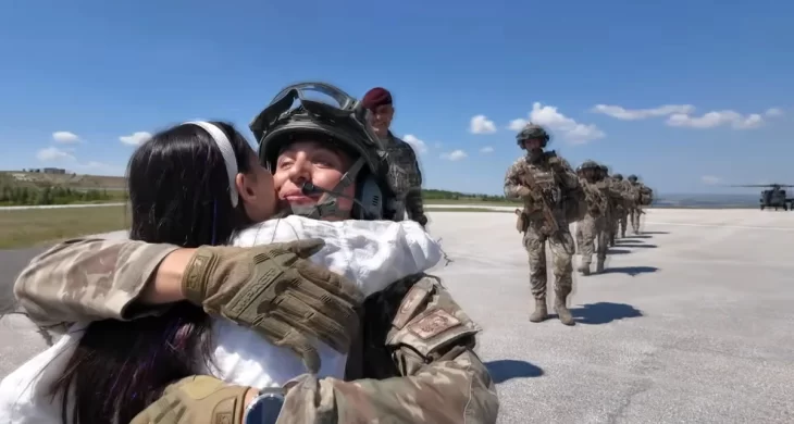 TSK personelinden kara, hava ve denizde Babalar Gününe özel kutlama