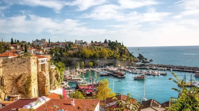 Turizm geliri yılın ilk çeyreğinde 9,9 milyar dolara yaklaştı