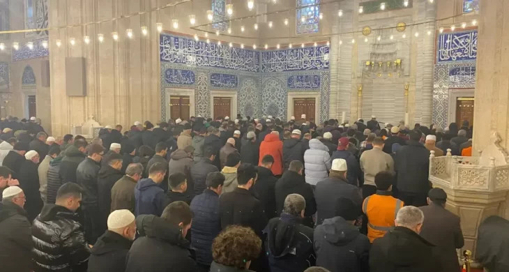 Türkiye bayram sabahına camilerde kavuştu