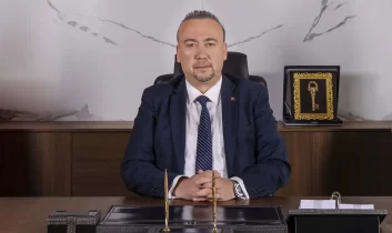 Tutuklanan Uşak Belediye Başkanı Yalım görevden alındı