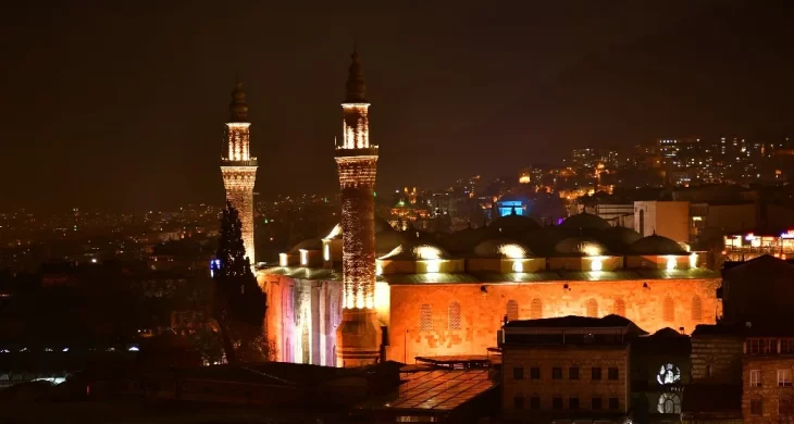 Ulu Camii ramazan teravihlerine hazır