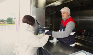 Üniversiteli gençler: “Soğuk havalarda içimiz ısınıyor”