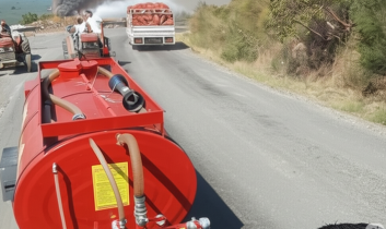 Bursa halkı yangına canı pahasına mücadele ediyor