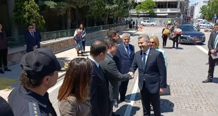 Uşak Valisi, Turan Ergün Göreve Başladı