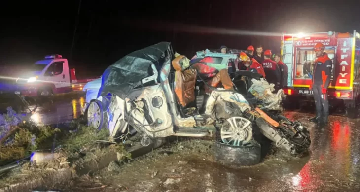 Uşak’ta feci zincirleme kaza: 4 ölü, 34 yaralı
