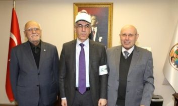 Vali Ataklı’ya Yeşilay Kolluğu Takıldı