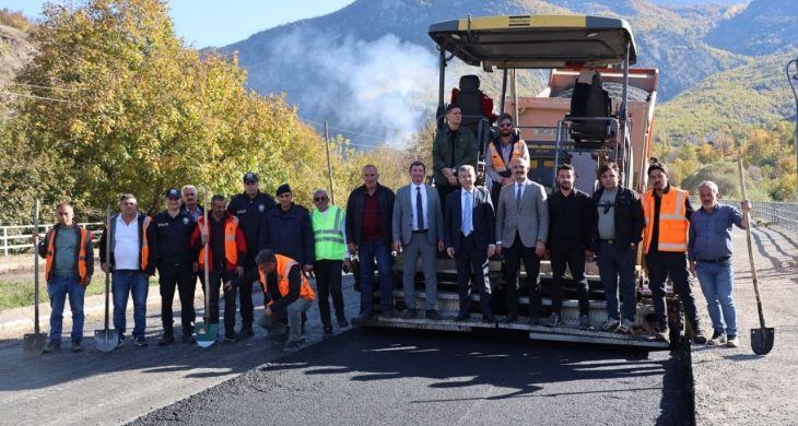 Vali Ergün, Ardanuç-Ardahan yolundaki asfaltlama çalışmalarını denetledi