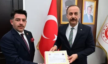Vali Erin’den Başarılı Kaymakamlara takdir belgesi