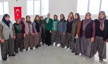 Vali hanıma şalvarlı karşılama