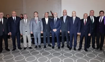 Vali Köşger Adanalılarla vedalaştı