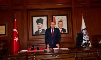 Trabzon Valisi Tahir Şahin göreve başladı