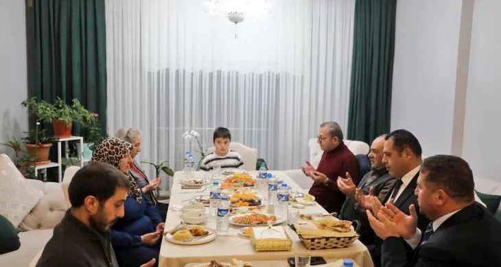 Vali Ziya Polat Şehit Ailesine İftarda misafir oldu