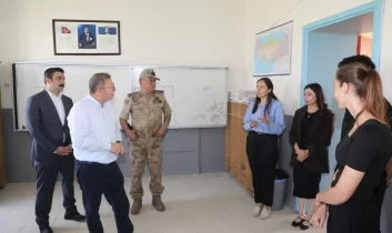 Vali Ziya Polat’tan Arpaçay’da okul ziyareti