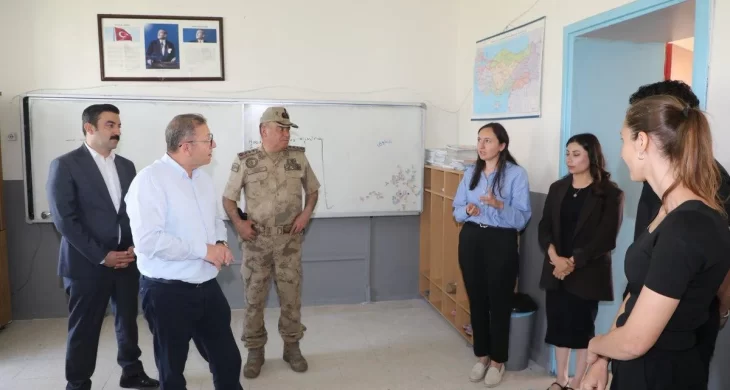 Vali Ziya Polat’tan Arpaçay’da okul ziyareti