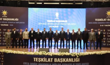 Van’daki teşkilat buluşmasına AK Parti Elazığ heyeti tam kadro katıldı