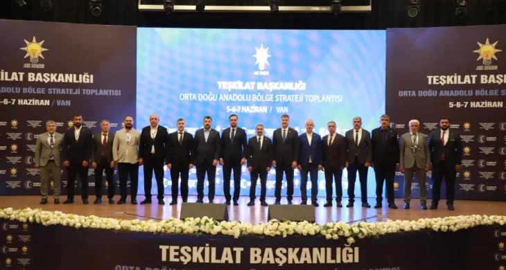 Van’daki teşkilat buluşmasına AK Parti Elazığ heyeti tam kadro katıldı