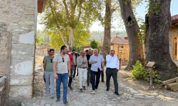 AK Parti Muğla Milletvekili Kadem Mete yangın bölgesinde