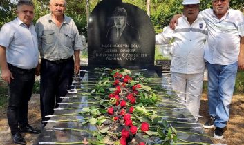 Şemsi Denizer, kabri başında anıldı