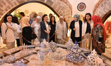 800 yıllık tarihi hamam kadınların kültür ve sanat yuvası oldu