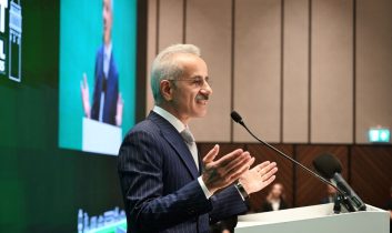 Bakan Uraloğlu: Demiryolu yatırımlarımızla da toplam 8,9 milyon ton daha az karbon emisyonu salındı