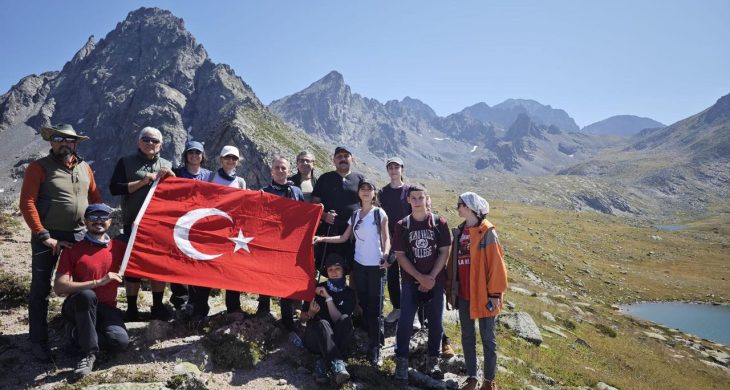 Türk Nöroloji ve Türk Algoloji Derneği’nden, Ağrı tedavisi için farkındalıkla Kaçkar Dağları’na tırmanış