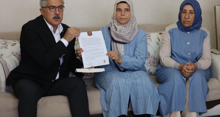 AK Parti Genel Başkan Yardımcısı Yayman, Hatay’da şehit ailesini ziyaret etti