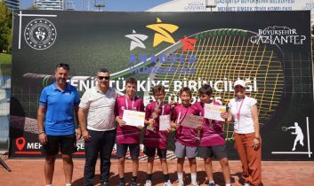 Trabzon Büyükşehir’in tenis takımından gururlandıran başarı