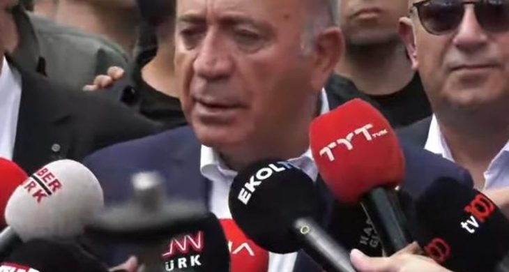 Gürsel Tekin İstanbul İl Başkanlığı binasının önüne geldi