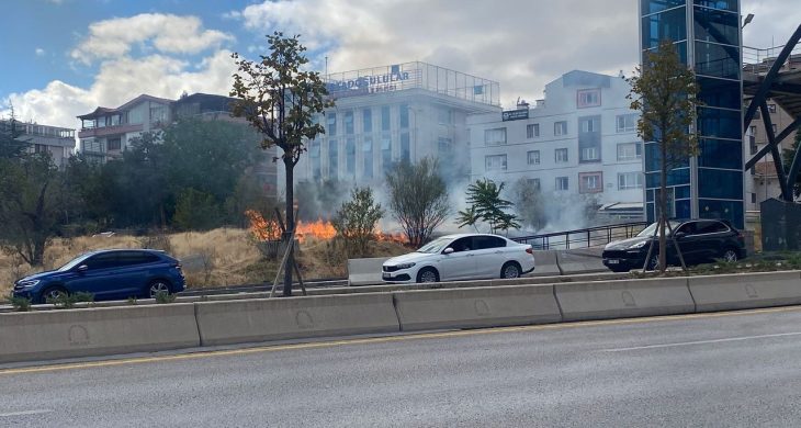 Ankara’da boş arazide yangın çıktı