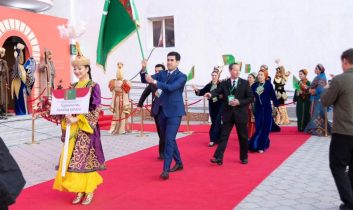 Aktau’da III. Uluslararası TÜRKSOY tiyatro festivali görkemli törenle başladı