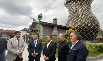 TİMBİR Heyeti Rize Çay Çarşısı’nda