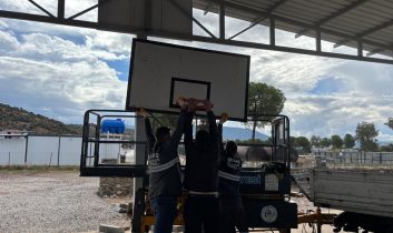 Milas Belediyesi basketbol potalarının kurulumlarına başladı
