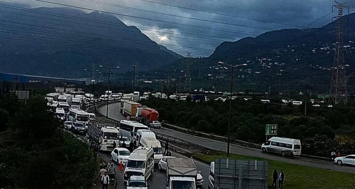 Payas-Adana otoyolu’nda sel alarmı: Trafik tek yönden sağlanıyor