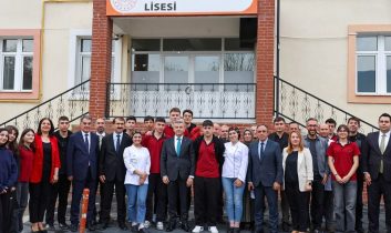 Artvin Valisi Ergün lise öğrencileriyle bir araya geldi