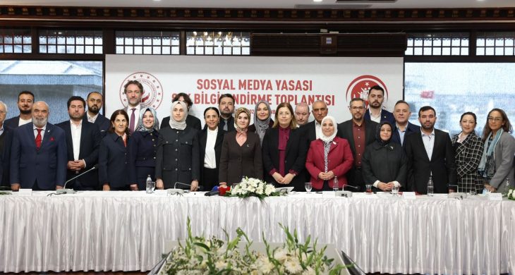 Bakan Göktaş, sosyal medya düzenlemesi için STK temsilcileriyle bir araya geldi