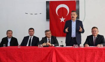 Artvin Valisi Ergün ile Milletvekili Çelik, Artvin Livane Küçük Sanayi Sitesini İnceledi