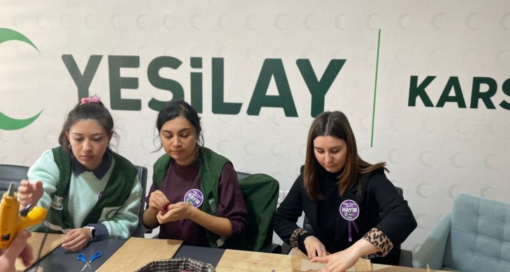 Yeşilay Kars Şubesi, “Kadına Yönelik Şiddete Hayır” mesajıyla dantel atölyesi düzenledi