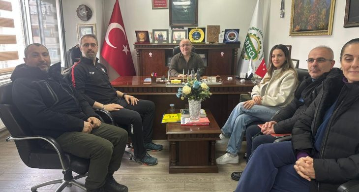 Artvinspor Kulübü Başkanı Yıldırım, kulübün antrenörleriyle istişarelerde bulundu