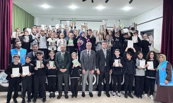 Rize’de Seçmeli Kur’an-ı Kerim dersini seçen öğrencilere manevi hediye