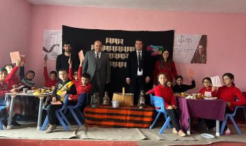 Ardanuç’un tek köy ilkokulunda “”Tutum, Yatırım ve Türk Malları Haftası” heyecanı