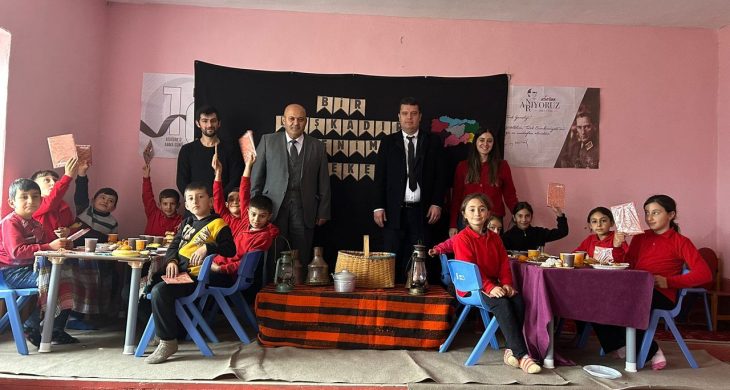 Ardanuç’un tek köy ilkokulunda “”Tutum, Yatırım ve Türk Malları Haftası” heyecanı